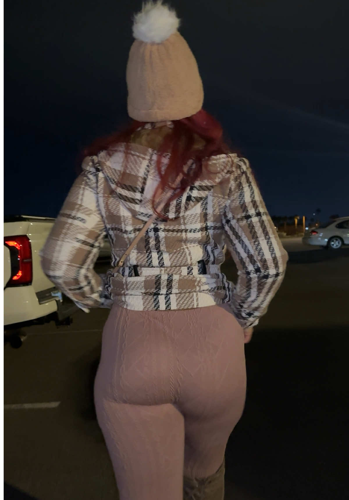 We’ve been getting some cold nights and I love it! #latina #fyp #viral #curvy #candid #leggings #walk #walking #fyp #viral 