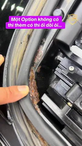 Một option khi chưa có thì thèm, có rồi lại “ối dồi ôi” — chính là cửa sổ trời! 🌤️ Hãy kiểm tra và bảo dưỡng định kỳ để tránh tình trạng kẹt ray, rỉ sét, nước vào gây hư hỏng nội thất. Đừng để chi tiết nhỏ nhìn có vẻ chill lại làm khổ cả xe nhé AE! 🚗✨ #D165Detailing #cuasotroioTo #baoduongxe #chamsocxe  #detailing  