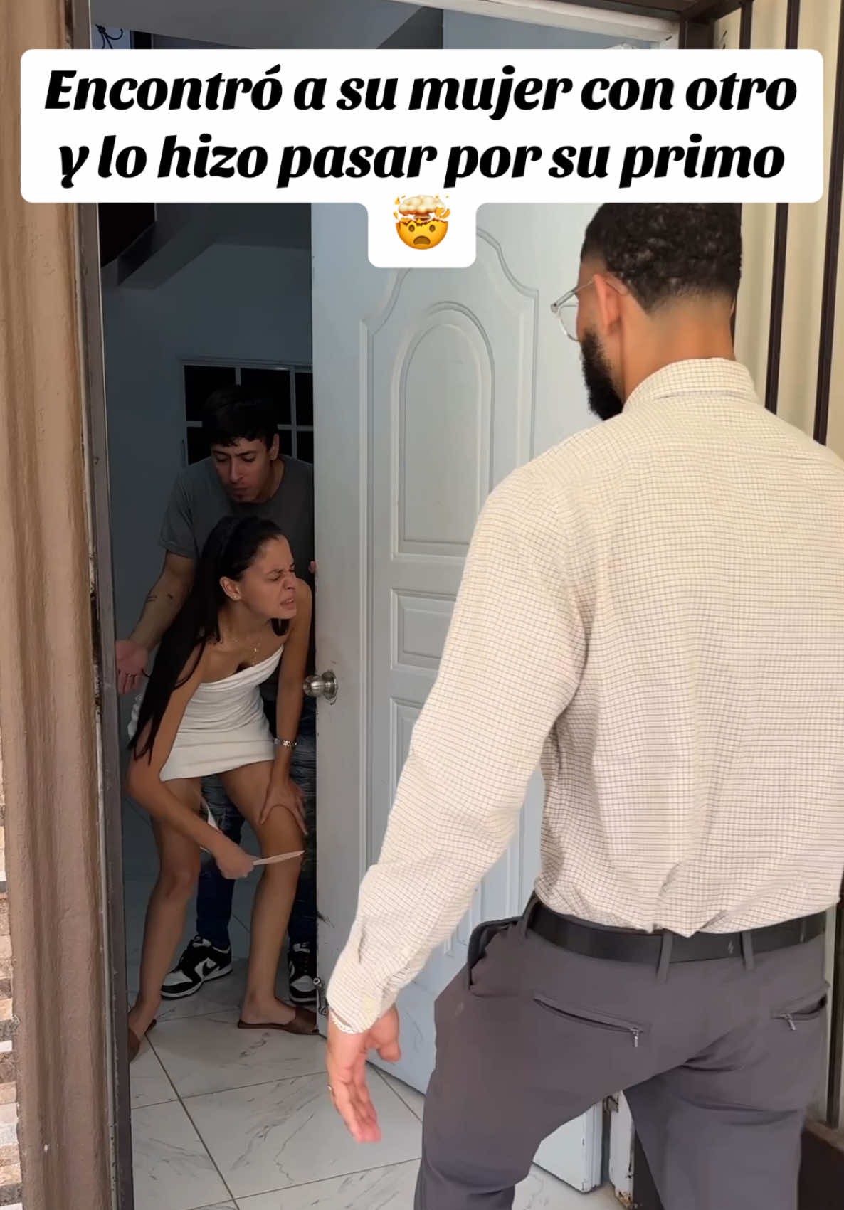 Encontró a su mujer con otro y lo hizo pasar por su primo 🤯 #usa🇺🇸 #viralvideo #fyp #CapCut 