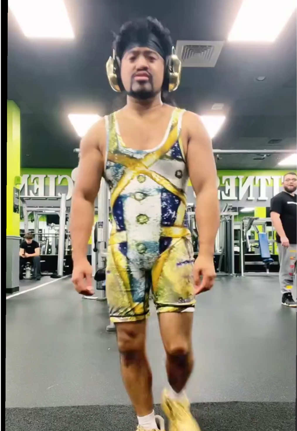 There was a video going around in my community of me dancing I finally met the guy who filmed me dancing in public 😂#tiktoklive #GymTok #gymbromotivation #dancing #singlet 