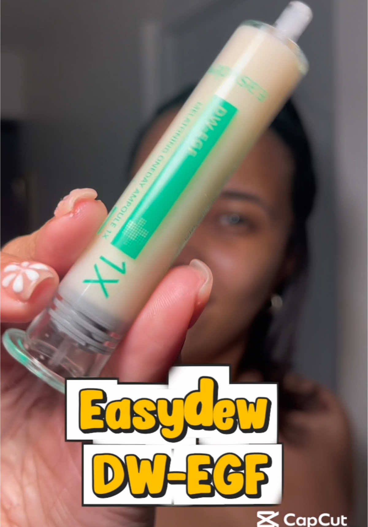 ✨ Probando esta ampolla de @easydew global debo decirles que me dejó la piel con un glow impresionante desde la primera aplicación. 💧 Tiene niacinamida, ácido tranexámico y glutatión, ingredientes que ayudan a mejorar el tono, dar luminosidad y dejar la piel más uniforme. 🌿 Lo que más me gustó es la textura: ligera, se absorbe rápido y deja la piel con ese efecto radiante sin sentirse pegajosa. Ideal cuando quieres una piel fresca y luminosa al instante. 💫 #Easydew #SkincareRoutine #AmpollaCoreana #PielRadiante #SkincareLover  