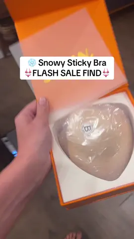 The Snowy sticky bra is seriously so good — soft, comfortable, and actually stays put. Gives a smooth lift under tops and dresses without the heavy padding. I grabbed a backup because this one sells out fast. #SnowyBra #StickyBra #WardrobeBasics #StyleHacks #TikTokFashion 