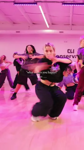 #dancer #dancestudent #danceconservatory #danceootd #dancefashion @VSPINK @VSpink @Juicy Couture 