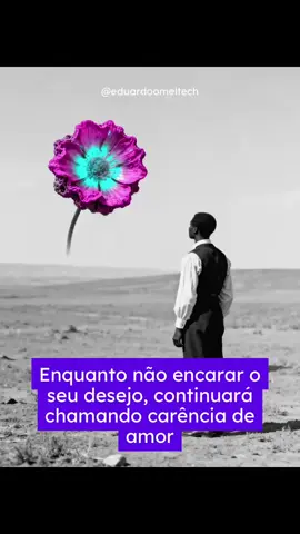 💭 Você passa a vida querendo preencher um vazio que nunca foi falta de alguém, mas ausência de si. Enquanto não encarar o próprio desejo, continuará tentando ser amado do lado de fora o que ainda não ama do lado de dentro. A psicanálise ensina: o que você chama de “relacionamento” muitas vezes é só uma tentativa de curar o que você não quis olhar. Você não quer o outro, quer o reflexo que ele te devolve. E é por isso que, quando ele vai embora, parece que você desaparece junto. Enquanto não aceitar seus defeitos, eles te comandam. Enquanto não se desconhecer, não se encontra. Enquanto não se olhar com verdade, seguirá buscando aprovação como anestesia. A cura começa quando você pára de querer ser entendido e decide se entender. Quando olha pro buraco e percebe que ele não precisa ser tapado, mas compreendido. Porque o desejo não é um erro, é o mapa do que você ainda não viveu. #holome #eduardoomeltech #psicanalise #neuropsicanalise #autoconhecimento #reflexãoprofunda #curaemocional #traumasquecuram #desejo #inconsciente #crescimentoemocional #processoterapeutico 