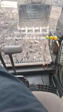 sudah lamah sakit tapi ku tahan2 ajah😂😂#operator_excavator_muda #torajasulawesiselatan #storyanaktambang🤟 #tambangbatubarakalimantanpunya #salamanakrantau🙏🙏🕊️🇮🇩 