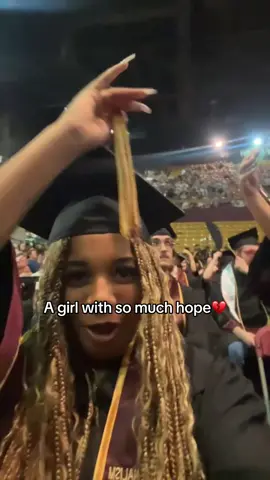 navigating your 20s is not easy 🙃😭 ##postgradlife##fulltimejob##lifeaftercollege##masterdegree##undergrad 