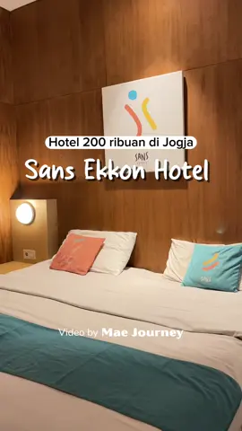 Ada hotel 200 ribuan di Jogja cuma 5 menit dari Malioboro/ stasiun Tugu Jogja.  Hotel inj jadi 1 sama Bura-Bura cafe jadi kalau mau ngopi tinggal turun aja ke bawah. Di area lobby ada beberapa games yang bisa kamu mainin lho.  Kamarnya cukup luas yang dilengkapi TV, meja-kursi, stopkontak & ber-AC. Kamar mandinya cukup luas yang dilengkapi toiletries & sudah ada water heater. Bisa jadi salah satu opsi hotel budget buat liburanmu di Jogja. Pesan hotelnya langsung lewat aplikasi RedDoorz ya biar dapet harga best deal! Langsung download aplikasinya dan masukin nama hotel-tanggal kedatanganmu.  Kode promo👉 “YUKNGINEP”  📍Sans Ekkon Hotel Yogyakarta  #redtravelers #reddoorz #berkesans #hoteljogja   #creatorsearchinsights 