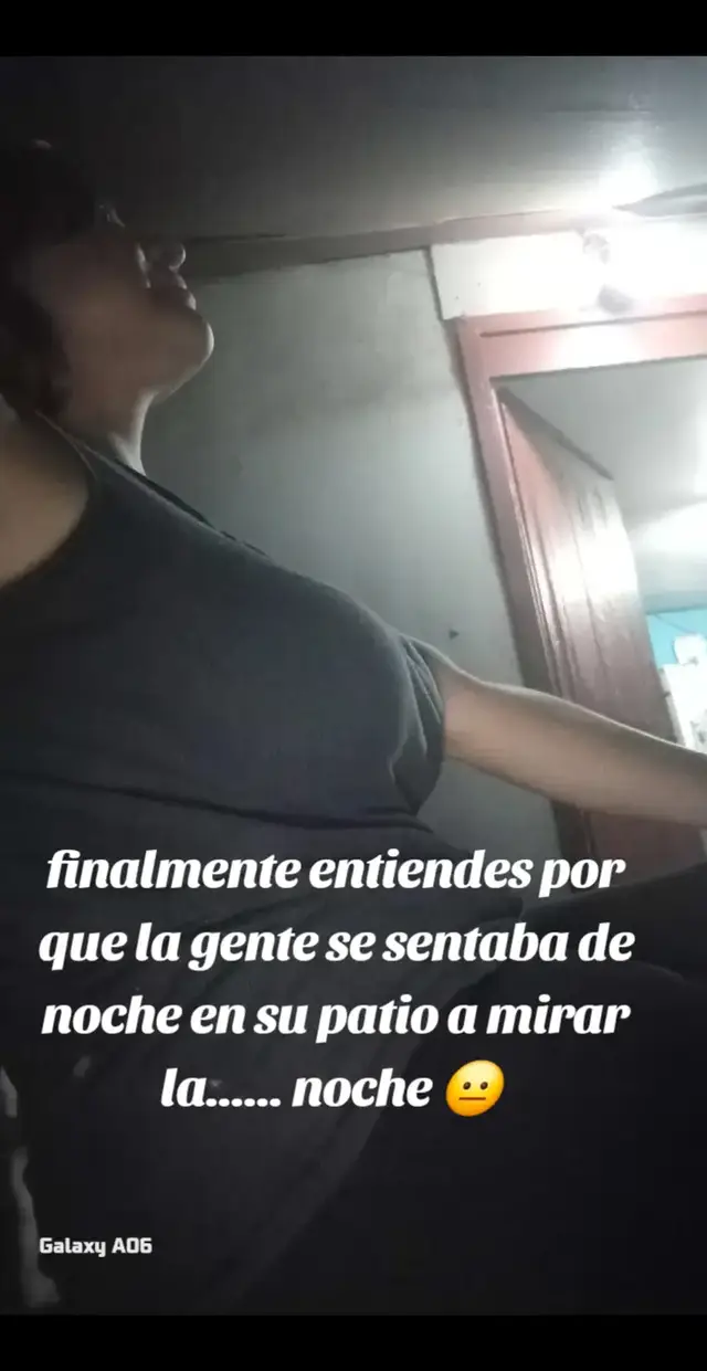 #finalmententiendes AH LA GENTE QUE SE SENTABA AFUERA DE NOCHE  🤔🤔💜🙂🙂