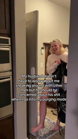 Caught red handed with the trash 🦝 😂 #marriagehumor #couplescomedy 
