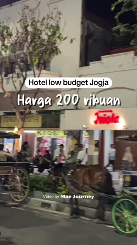 Ada hotel 200 ribuan di Jogja cuma 5 menit dari Malioboro/ stasiun Tugu Jogja.  Hotel inj jadi 1 sama Bura-Bura cafe jadi kalau mau ngopi tinggal turun aja ke bawah. Di area lobby ada beberapa games yang bisa kamu mainin lho.  Kamarnya cukup luas yang dilengkapi TV, meja-kursi, stopkontak & ber-AC. Kamar mandinya cukup luas yang dilengkapi toiletries & sudah ada water heater. Bisa jadi salah satu opsi hotel budget buat liburanmu di Jogja. Pesan hotelnya langsung lewat aplikasi RedDoorz ya biar dapet harga best deal! Langsung download aplikasinya dan masukin nama hotel-tanggal kedatanganmu.  Kode promo👉 “YUKNGINEP”  📍Sans Ekkon Hotel Yogyakarta  #redtravelers #RedDoorz #berkesans #hoteljogja    #creatorsearchinsights 