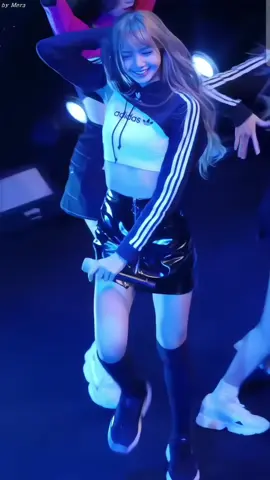 💜#lisa #blackpink #fyp 