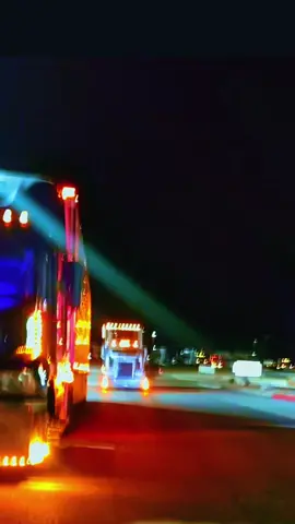 #peterbilt #kenworth #trucktok #trucking #keeptrucking 