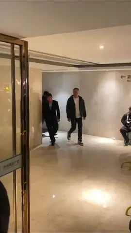 🚶✌️#wangyibo #王一博 #wangyibo王一博 #fyp 