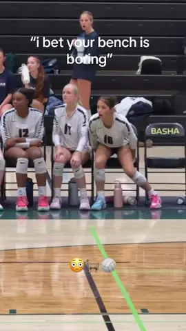This is kinda goated 🐐😂 (via ela.oko/ig) #volleyball #voleibol #highschool #celly #teammates 