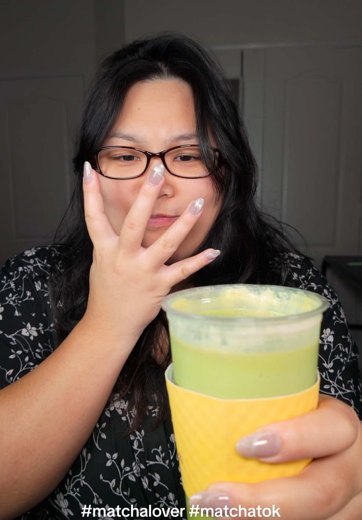 Replying to @Jenn ⭐️ suddenly I wna go out, say hi to my neighbors, and spread kindness 😌🫰lalaland matcha banana cloud ☁️  #lalaland #matcha #matchalatte #banana #lalalandkindcafe 
