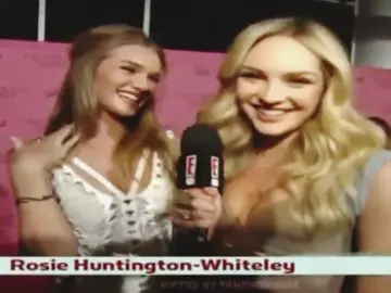 rosie x candy 🩷🩷🩷 #rosiehw #candiceswanepoel #victoriassecret 