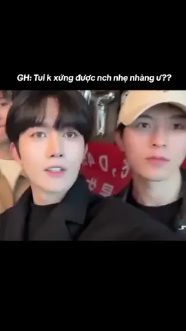 Hái hai, đây là cái vid tui nói nè mng, có thể mng đã bt cái vid này hoặc chưa, nh t vx đăng để xóa bớt trong đth😂 Thì là A Tinh ảnh quay cam trc, nên ảnh tưởng bên trái ảnh là đồng nghiệp, thế là giọng ảnh kp cái tông nũng nịu, dịu dàng như mọi khi, cái anh Kiệt ảnh đơ người luôn🤣 Khúc sau ảnh nói 1 cái A Tinh mới biết nhầm bên, thế là xin lỗi vội, xong quay sang bên kia lại là cái giọng này🤣🤣🤣 #hoangtinh_khaudinhkiet #eliothuang #kipukaqiu #xuhuong #fyp 