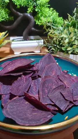 Keripik ubi super renyah, bikin nagih dari gigitan pertama! 🤤 Yakin gak mau coba? #KeripikUbi #CemilanEnak #SnackTime #RenyahBanget #FYP