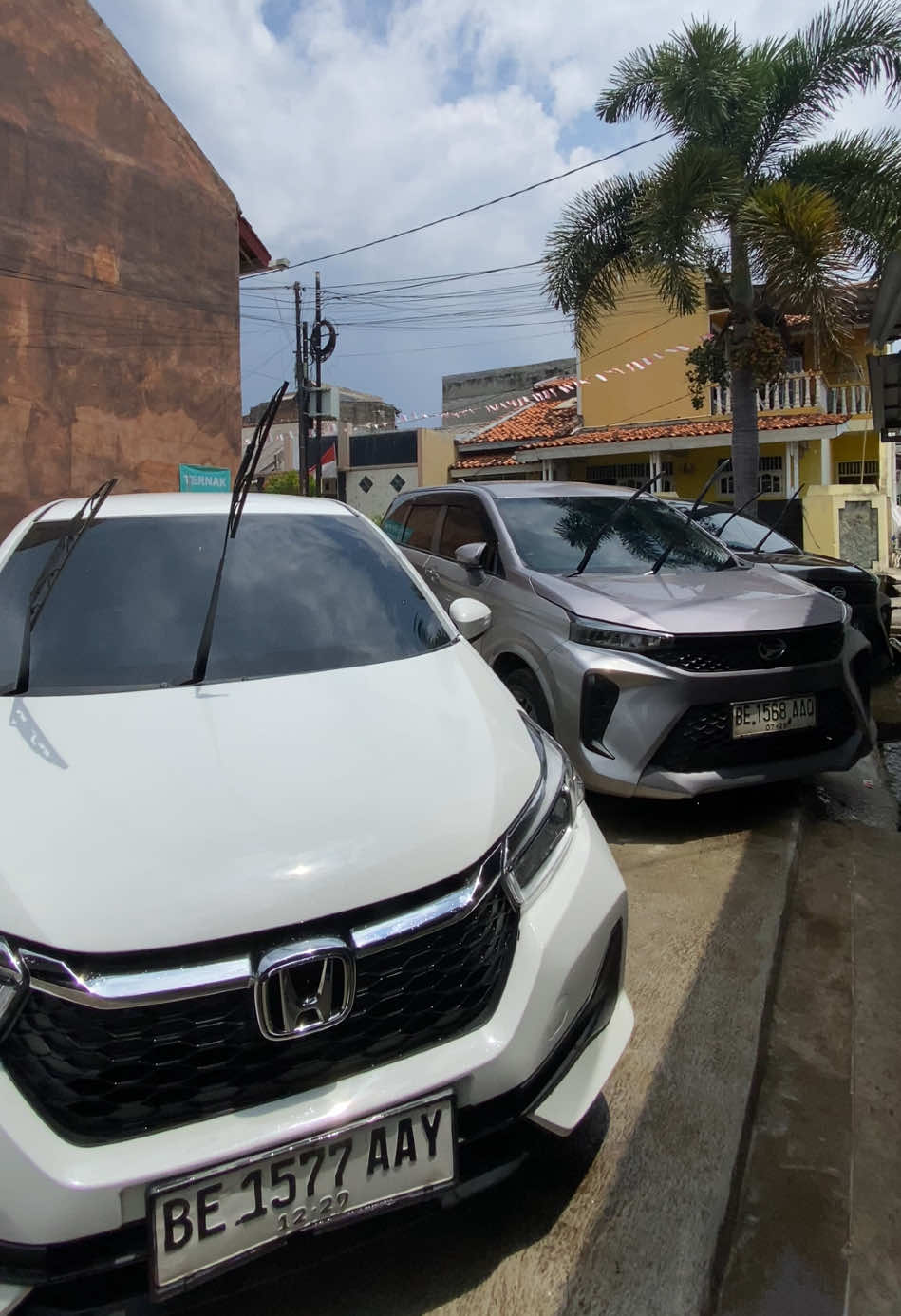 SEWA MOBIL MURAH BANDAR LAMPUNG  🚗 @rafa rentcar — Solusi Tepat untuk Teman Perjalananmu! 👏🏼 Butuh mobil cepat, aman, dan nyaman? @rafa_rentcar siap bantu kamu dengan layanan: ➡️ Sewa Lepas Kunci ➡️ Sewa + Driver ➡️ Tur & Travel 📋 Syarat Sewa Mobil: 	•	KTP (Asli) & SIM C (Asli) 	•	KK / ID Card / KTM 	•	Jaminan: Motor + STNK Asli atau Deposit Rp 2.000.000 	•	Tahun Motor Minimal 2017 🔥 Yuk buruan sewa mobil favoritmu sekarang juga! Hubungi kami: 📱 WhatsApp: 0822-8000-8906 / 0821-7614-7444 📩 DM Instagram: @rafa_rentcar #sewamobillampung #sewamobilbandarlampung #rentcarmobilbandarlpung #rentcarmobillampung 