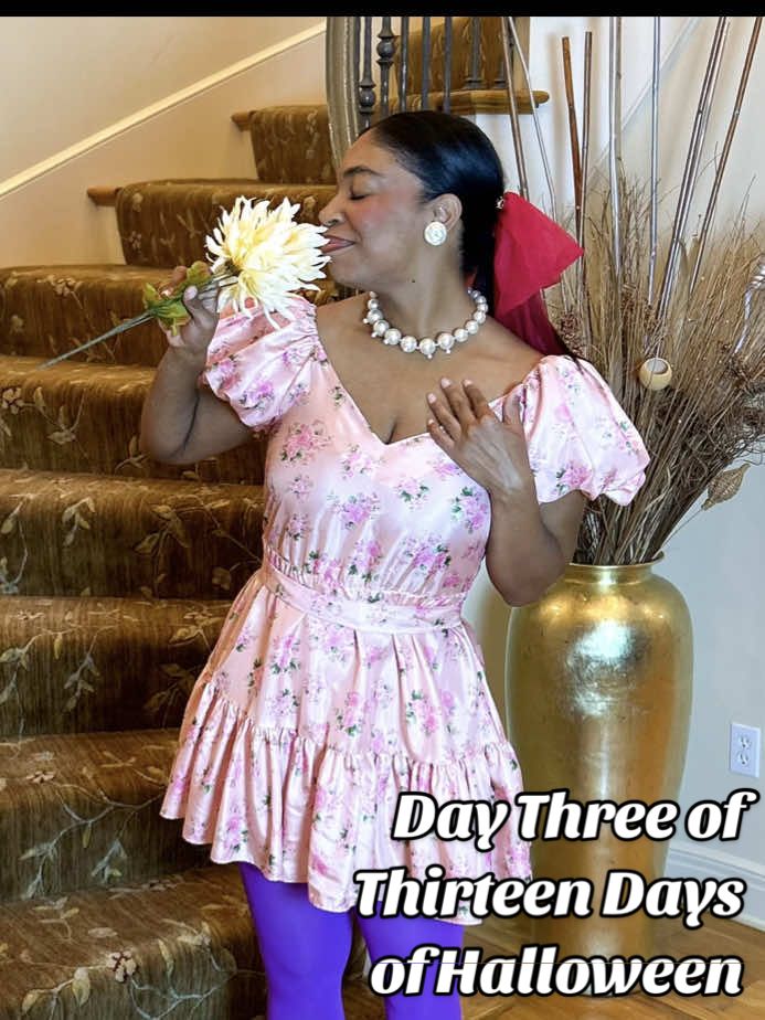 Day Three of Thirteen Days of Halloween! 🎃 Today I’m Chrysanthemum, the beloved mouse of Kevin Henkes children’s book “Chrysanthemum” #chrysanthemum #halloweencostume #halloweenidea #thekansascityitgirl #themodlittlemelanin 