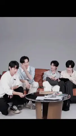 Tatapanmu jeng jeng jeng..  Senyumanmu jeng jeng jeng Tiada pernah aku lupakan,, 💃💃💃 ALAMAKKKK, MEREKA YANG TATAPAN KENAPA GUA YANG SALTING 😭🤧 #lipeien李沛恩 #jiangheng #seekyli #jiangli #fyp 