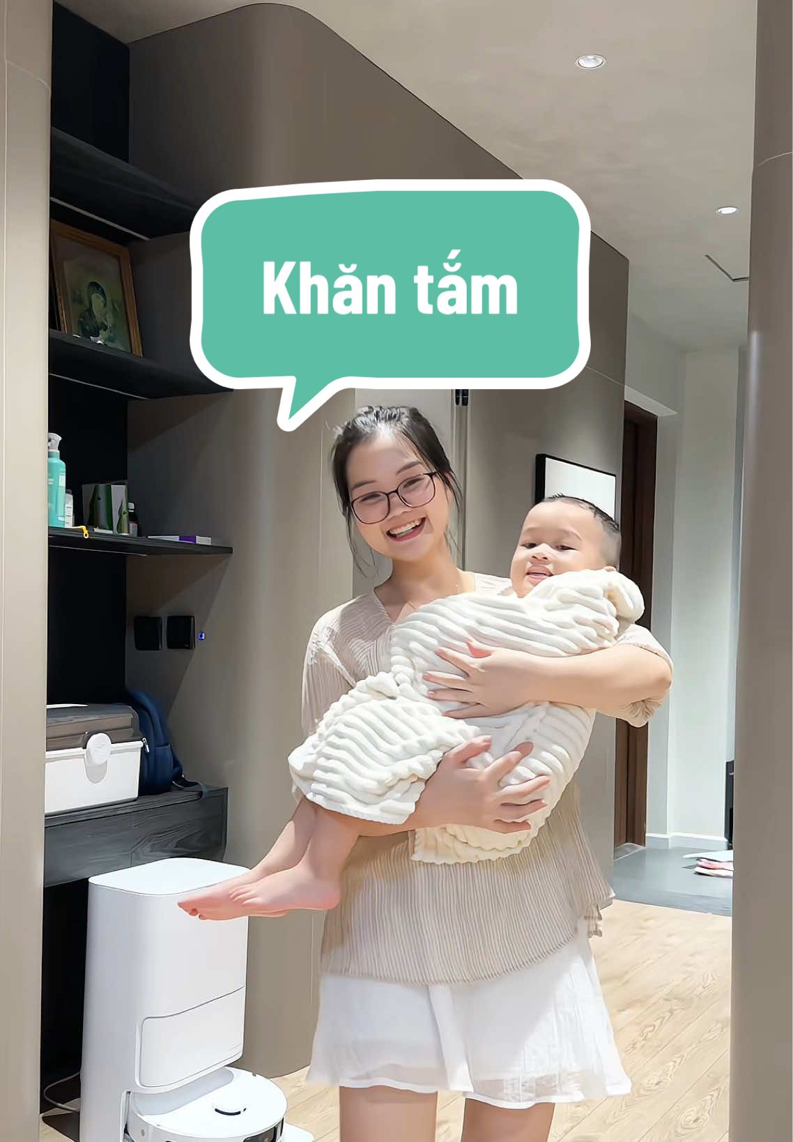 Khăn tắm mua cho bé mẹ mà thành ra con lại nghiền luôn #metayreview #khantam #khantamnhungsanho #khantam 