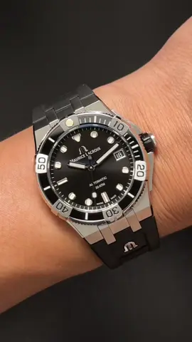 🌊 Aikon Venturer 38mm – nhỏ gọn mà cực “chất”! Vỏ thép khối, bezel khía thể thao, mặt số xanh deep ocean đầy chiều sâu, và cỗ máy ML115 Swiss Made bền bỉ bên trong. Không cần to tiếng, chỉ cần đeo lên tay là đủ nói lên khí chất của người đàn ông biết mình muốn gì 💪⌚️ #MauriceLacroix #AikonVenturer #ĐồngHồPhố #SwissMade #Donghochinhhang 