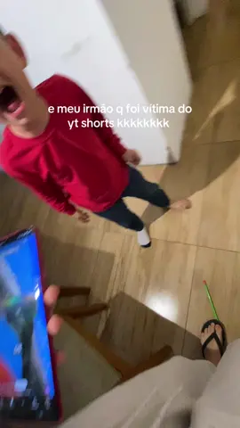 ele n tem acesso a cll pessoal, pegou escondido por isso se assustou kkkkkk#foruyou 