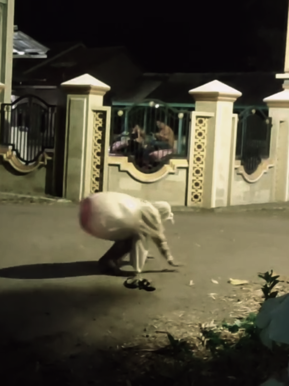 Ini Pocong Apa Keong🤣🤣 #pocongtiktok #pocongviral #poconglucu #pocong #videoviral 