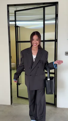 Working woman 👜✨👩🏻‍💻 #maisonKEEPS #maisonKEEPSTheSilhouette #blazer #ชุดทำงาน#ชุดทํางาน  