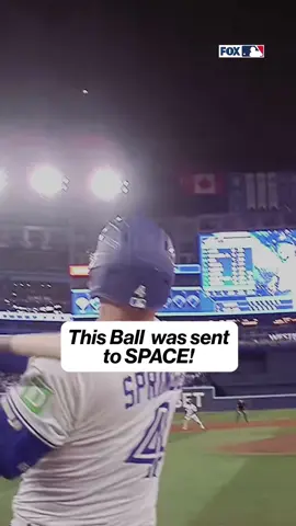 George Springer sent this one back to Seattle 😮‍💨 #MLB #BlueJays #HR #ALCS
