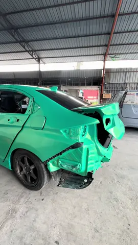 alhamdulillah siap lagi sebiji gm6 colour dari aikka#pakarketuk #bengkelketukdancatkereta #broautopaintgarage #gm6 