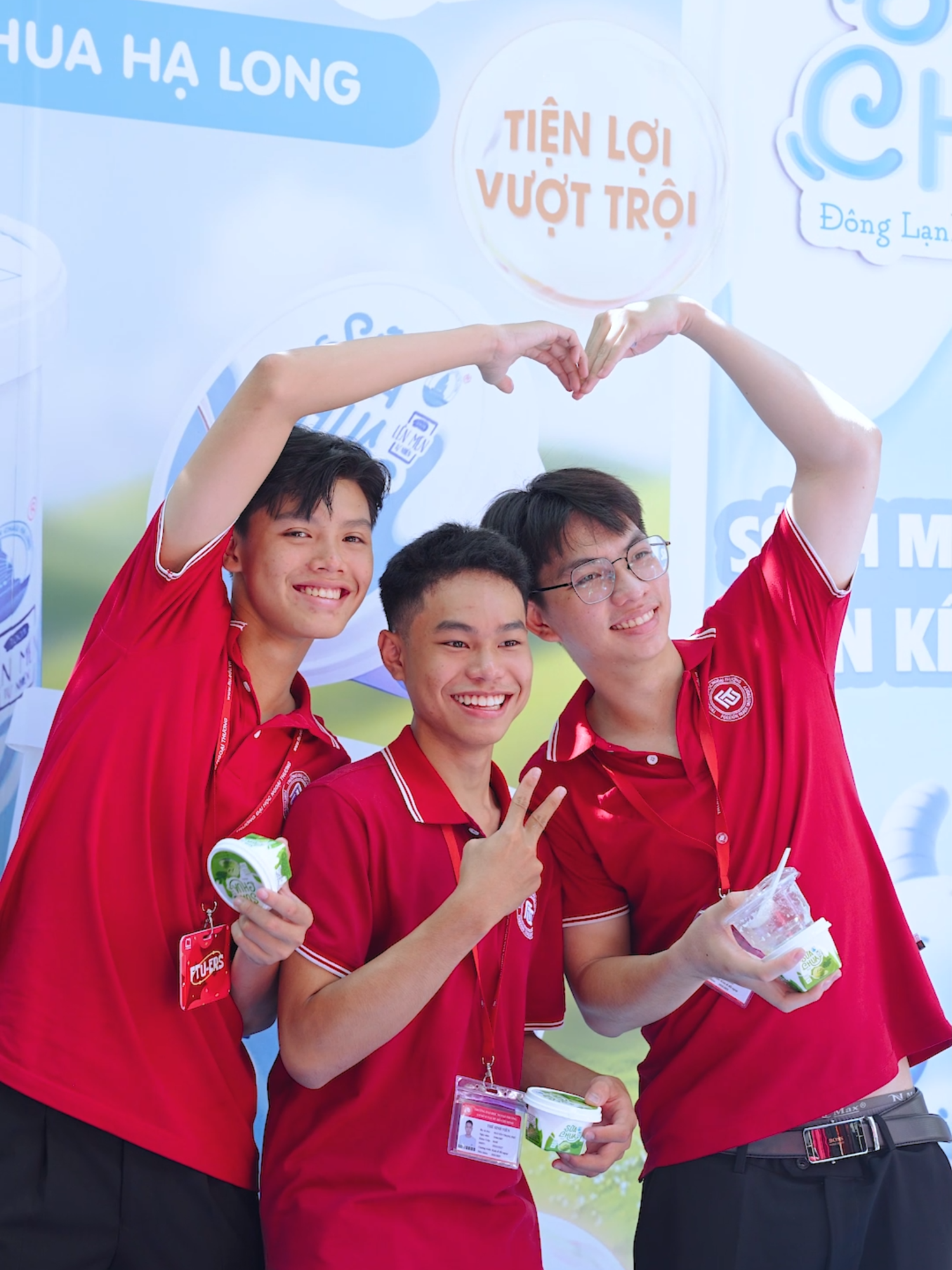 Cùng xem FTUer nói gì khi lần đầu thử Sữa chua Hạ Long thế hệ mới nhé 🫶 Uni Tour của Sữa chua Hạ Long vừa khép lại một hành trình thật đáng nhớ cùng các bạn sinh viên Đại học Ngoại Thương CS II trong Ngày hội truyền thống FTU’s Day vào ngày 15/10.  Hẹn gặp lại FTU II trong một ngày không xa - cùng tiếp tục “lan tỏa vị nhà” khắp mọi miền!  #SuaChuaHaLong_TheHeMoi ##suachuahalong