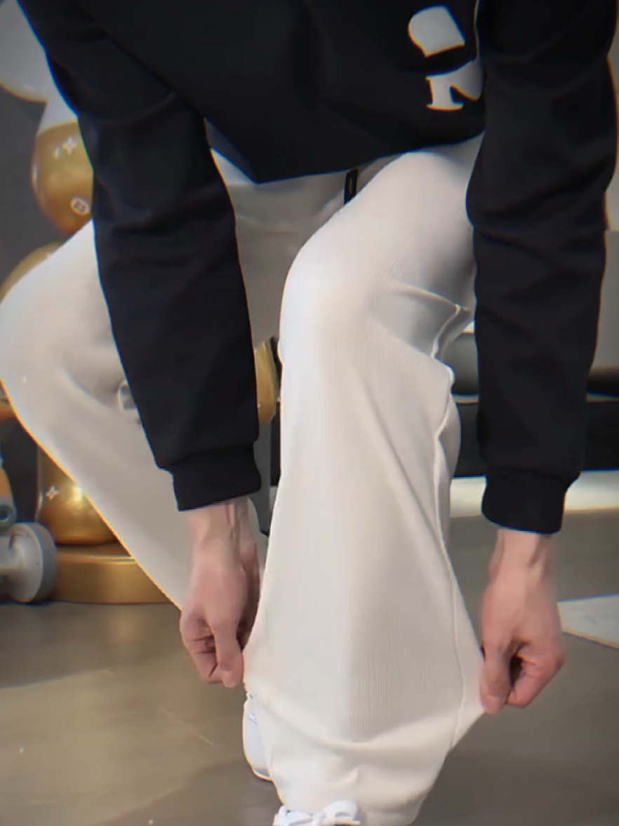 Quần unisex dáng suông cá tính – mềm mịn, dễ phối, mặc là mê! 👖🔥 #QuanUnisex #QuanBaggy #ThoiTrangNamNu #StyleCaTinh #OutfitDep 