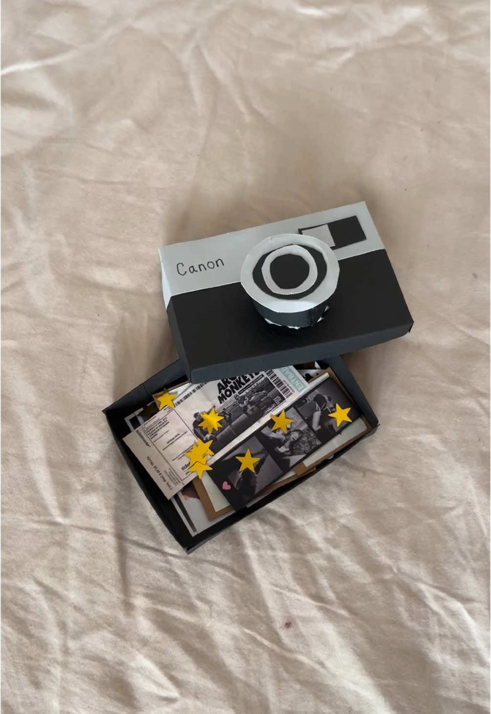 @artbygriiii: Full process video on my YouTube! Check the link in my bio <3🥰🥰🥰 Diy paper camera/ memory box with paper  ##DIY #diyproject #cardideas #diygift #diygiftideas #card #birthdaygift 