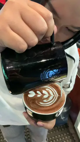 belajar tulip✌🏻🍫☕️ #latteart #baristalife #tuliplatteart #latteartvideo #fyp 