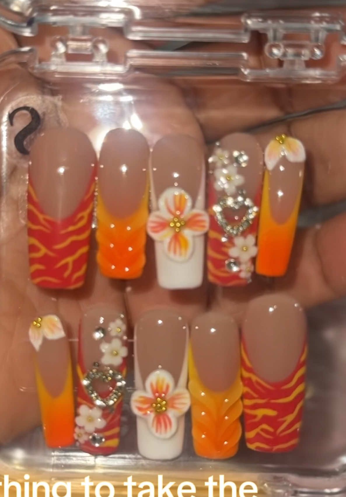 Something to take the edge off 🧡🔥#nailvesta #pressonnails #diynails #fallnails #reusablenails 