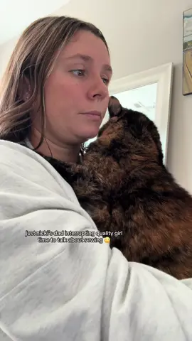nicki said HEYYYYY DADDDDD 😺😺😺#seniorcat #tortitude #catmom #tortiecat #catadoption 