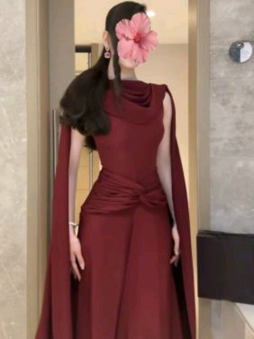 ملفت جداً وياخذ العقل🤩❤️  القماش:باربي المقاسات بـ الحروف:s/m/l/xl/xxl/xxxl المقاسات بـ الارقام:1/2/3/4/5/6 السعر:(250)﷼ لطلب او الاستفسار واتساب📥 WhatsApp↝|+966573627874 #فساتين_ملكة #فساتين_ناعمه #فساتين_سهرات #فساتين_طويله #فساتين_قصيره  