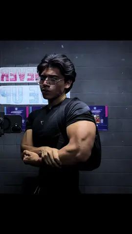 Sin bombeo vs bombeo | Yayo2007🌱 . . . . . #yayo #triceps #gym #creatorsearchinsight #fit