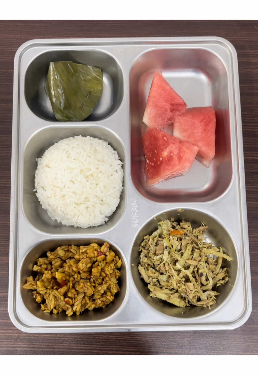 Menu lokal “Lawar Klungah dan Tum Ayam” (Sayur Batok Kelapa Muda) makanan khas Jembrana-Bali #makanbergizigratis #sppg #mbg #bgn #sppgdapurgizigratis 