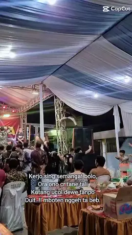 laki-laki tidak bercerita tiba² joget di atas sound😥🤣#fypppppppppppppp  #dawarblandong 