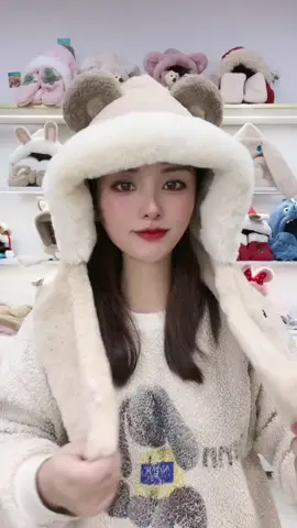 Mùa đông sắp tới rồi, sắm mũ lông tai gấu sớm cho ấm áp nha 🩵 #mulongtaigau #mu3trong1 #nonlennu #muadongamap #thoitrang2025 