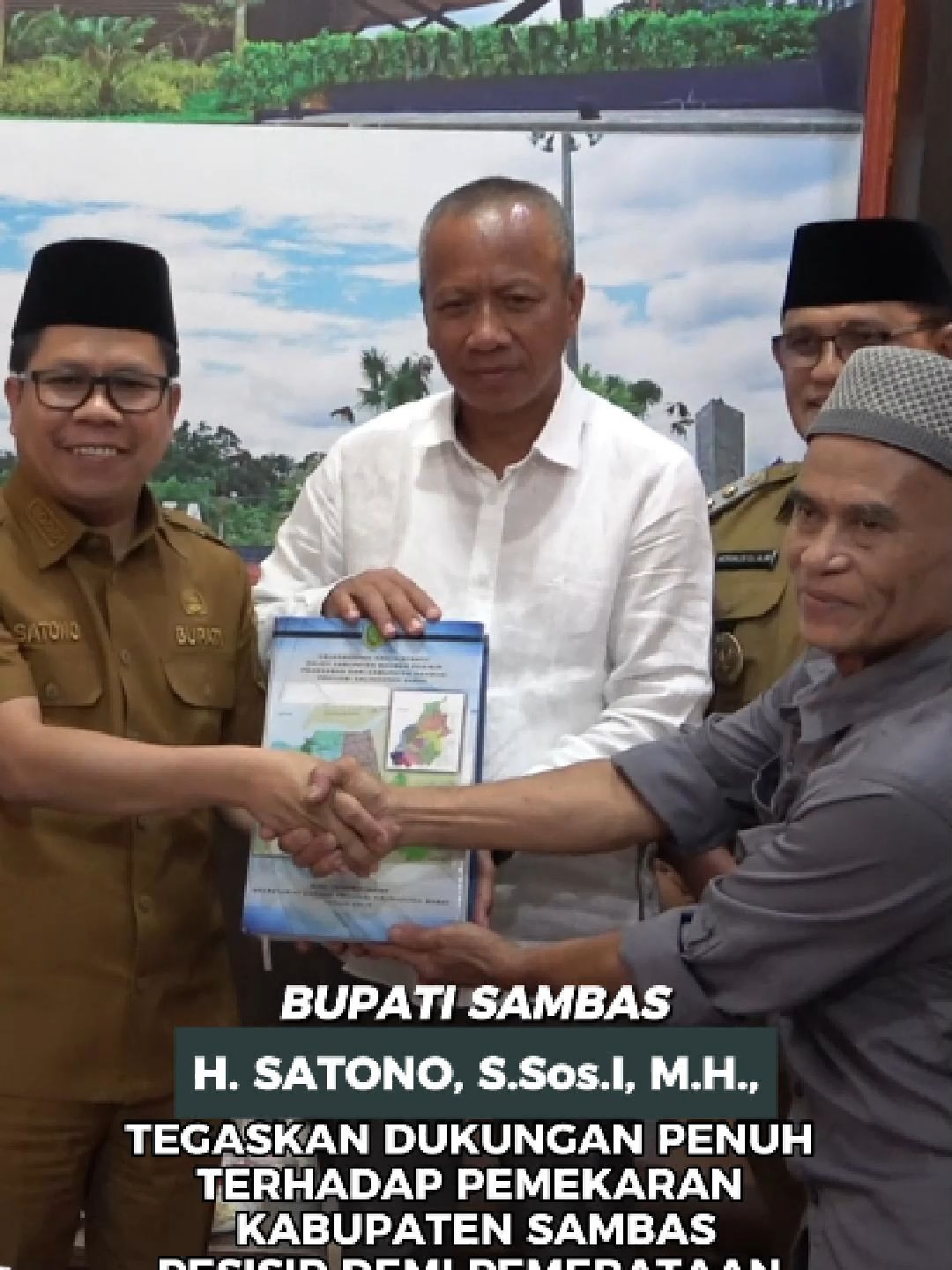 BUPATI SATONO TEGASKAN DUKUNGAN PENUH TERHADAP PEMEKARAN KABUPATEN SAMBAS PESISIR DEMI PEMERATAAN PEMBANGUNAN #sambasberkemajuan #setahunberdampak