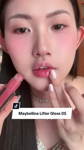 Mãi mới mua được màu son best seller 05 Lifter Gloss của nhà Maybelline, công nhận màu n đẹp thiệt sự ý #maybelline #sonbong #liftergloss #swatchson 