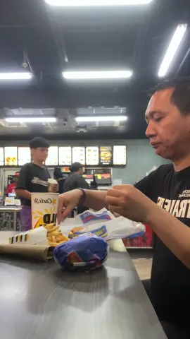 Having junk food in Carl’s Jr Pago Pago, American Samoa 🇦🇸. Welcome to LauFou Shopping Mall.  #pagopago #pagopagoamericansamoa #americansamoa🇦🇸 #laufou #carlsjr 