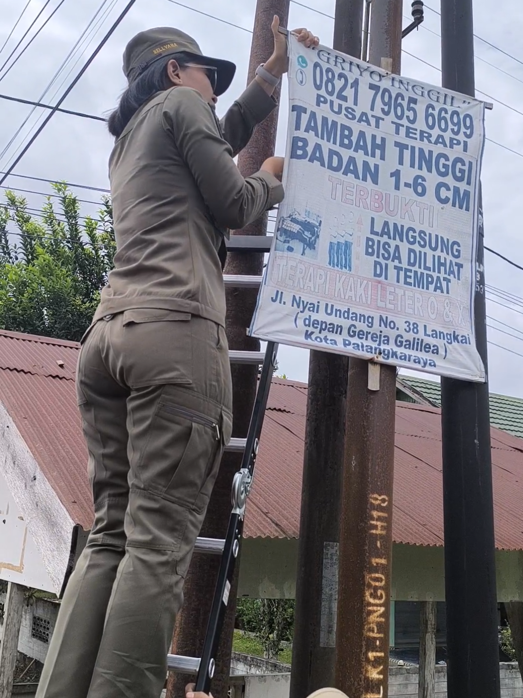 Melaksanakan Penegakan Peraturan Daerah Provinsi Kalimantan Tengah Nomor 5 Tahun 2021 tentang Penyelenggaraan Ketertiban Umum, Ketenteraman Masyarakat dan Pelindungan Masyarakat, Paragraf 5, Tertib dan Tenteram Lingkungan, Pasal 12 Huruf (d) : 