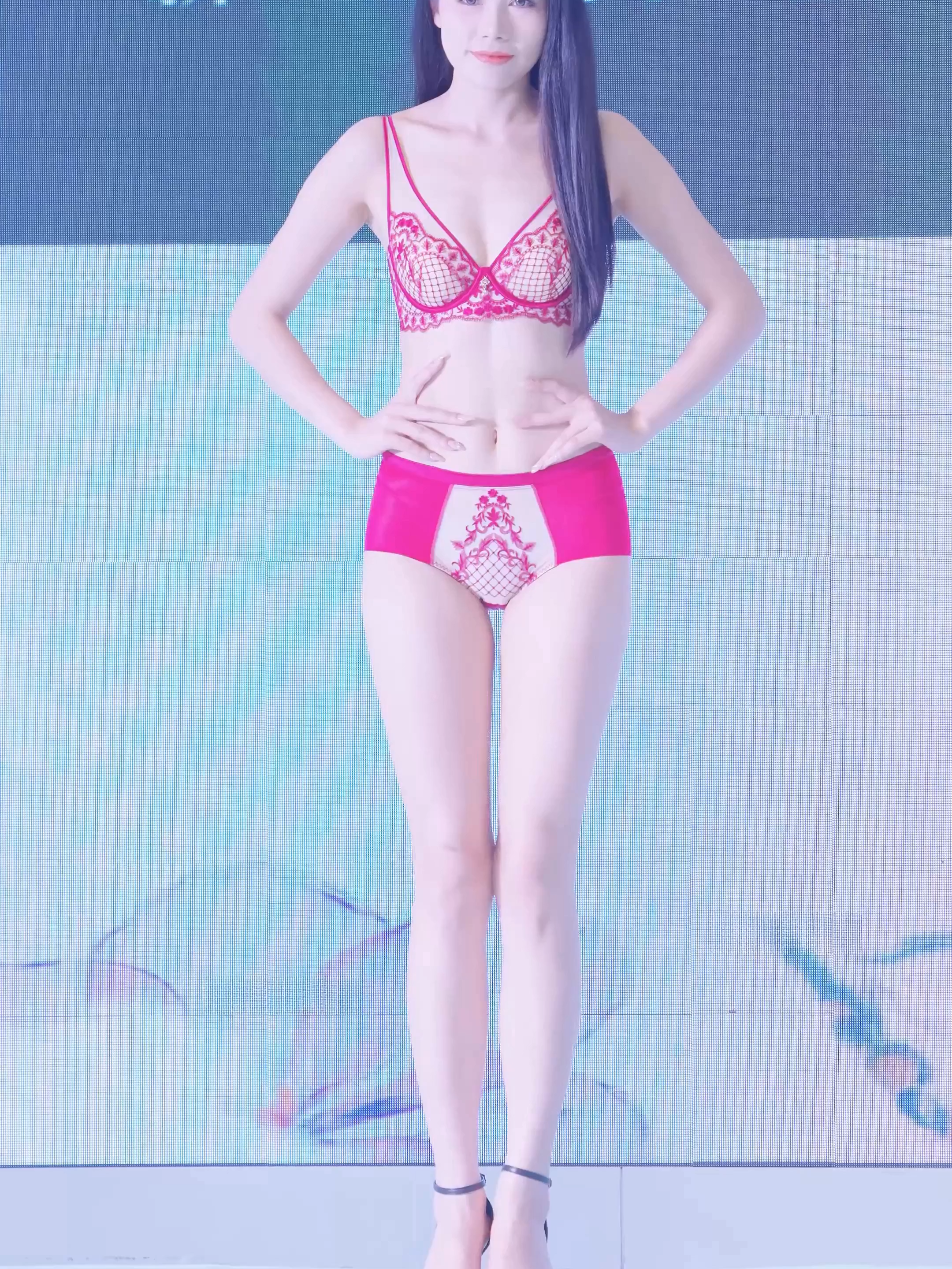 432#4K #catwalkmodel #fashion #beautifulgirl #models #Runway #modelswalk #underwear #内衣 #走秀 #runwaymodels