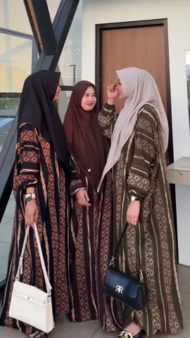 Pecintaaa Abaya Kaftan Merapattt 😭🫵🏻 Nemuuu Kaftan Semewahh inii dengan harga merakyatt 😍🔥 Ngga Chekout Rugiii ‼️🔥#kaftan #kaftanviral #dasterviral 