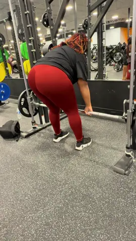 Full body but make it aesthetic ✨ every muscle group clocked in today… shoulders popped, back wide, glutes loaded, calves screaming 🥲🔥 consistency is the real flex@Gymshark @Gymshark Women #gym #fyp #GymTok #gymshark #Fitness 